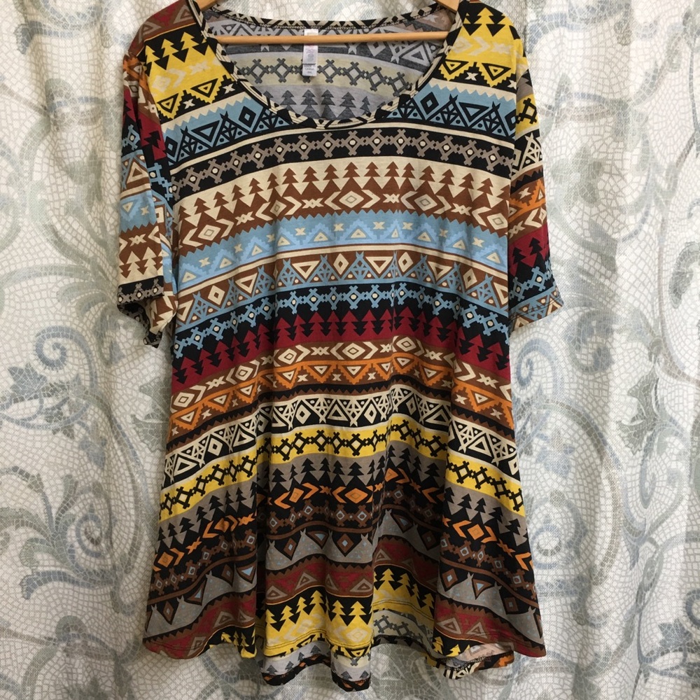 3X tribal LulaRoe Perfect T✨